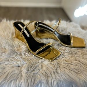 Zara GOLD WEDGES